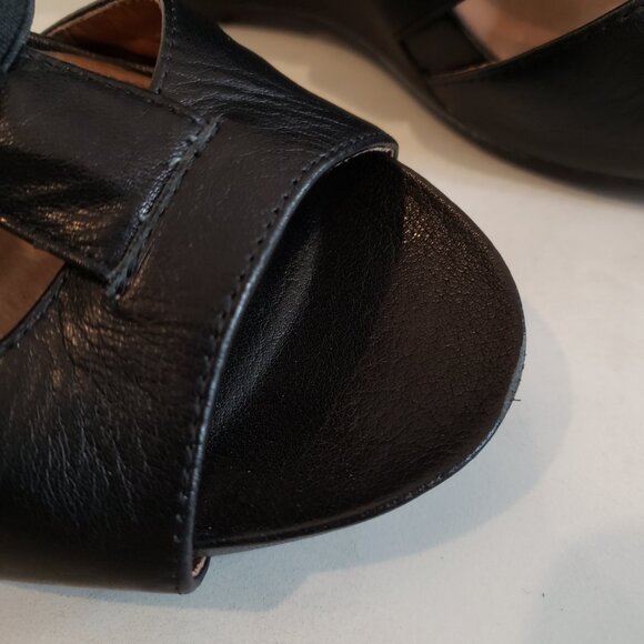Bertie Women's Size 39 Black Strappy Wedged Sandal - Picture 5 of 10